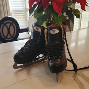 Riedell Black Ice Skates For Kids Size J13
